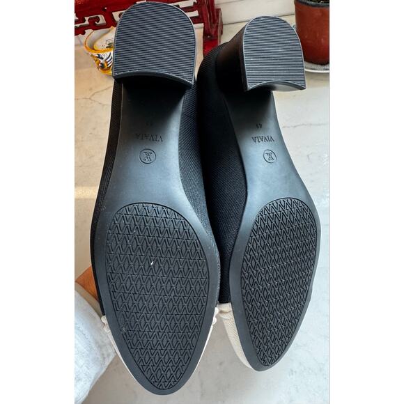 Vivaia Julie in Black/Cream colorway. Size 41/US 9.5
Excellent Condition